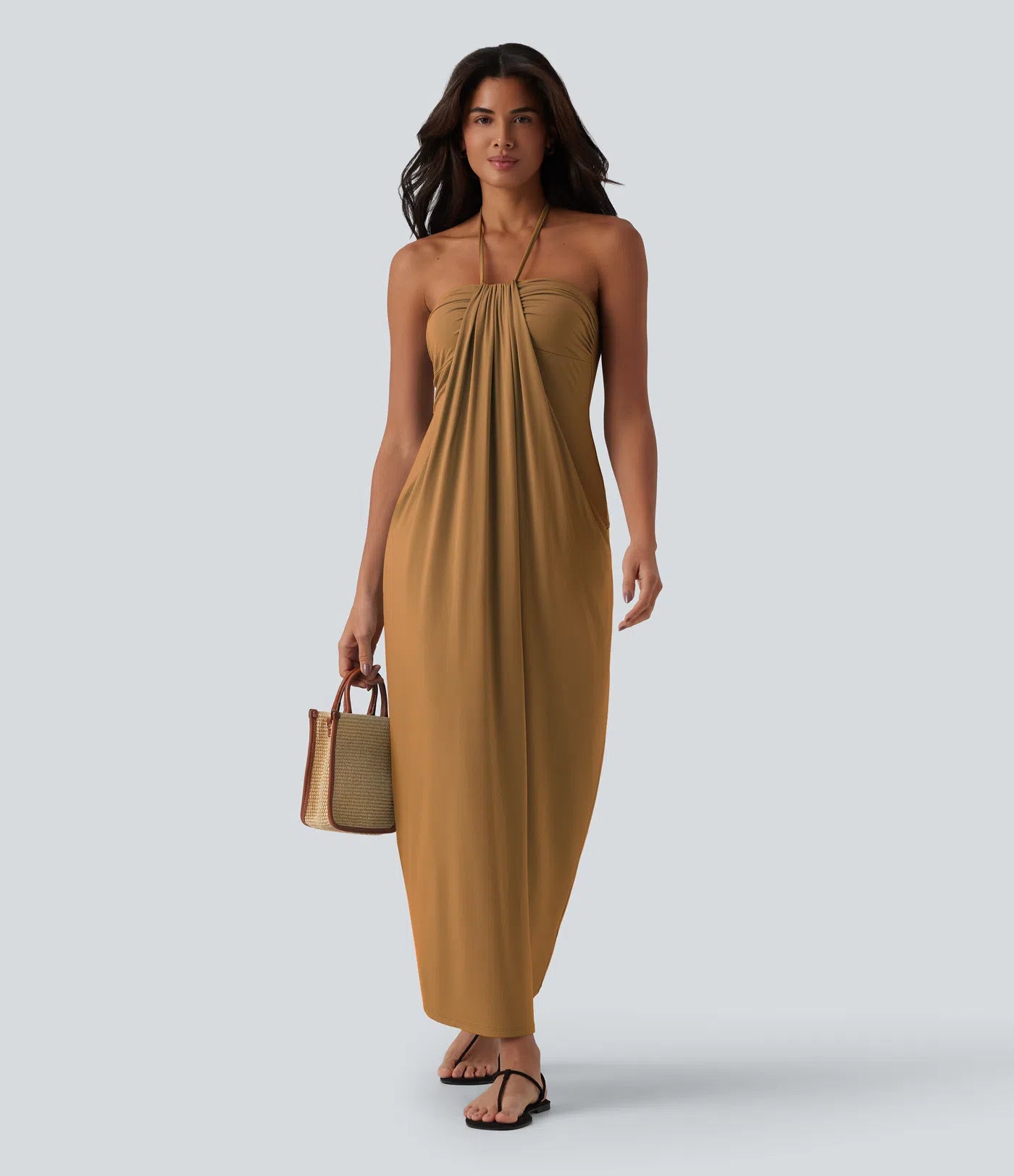 Vestido largo con cuello halter y bolsillos laterales