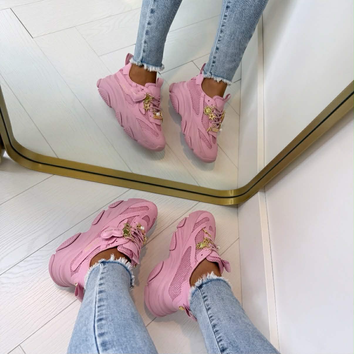 Sneakers Chunky con Charms Dorados