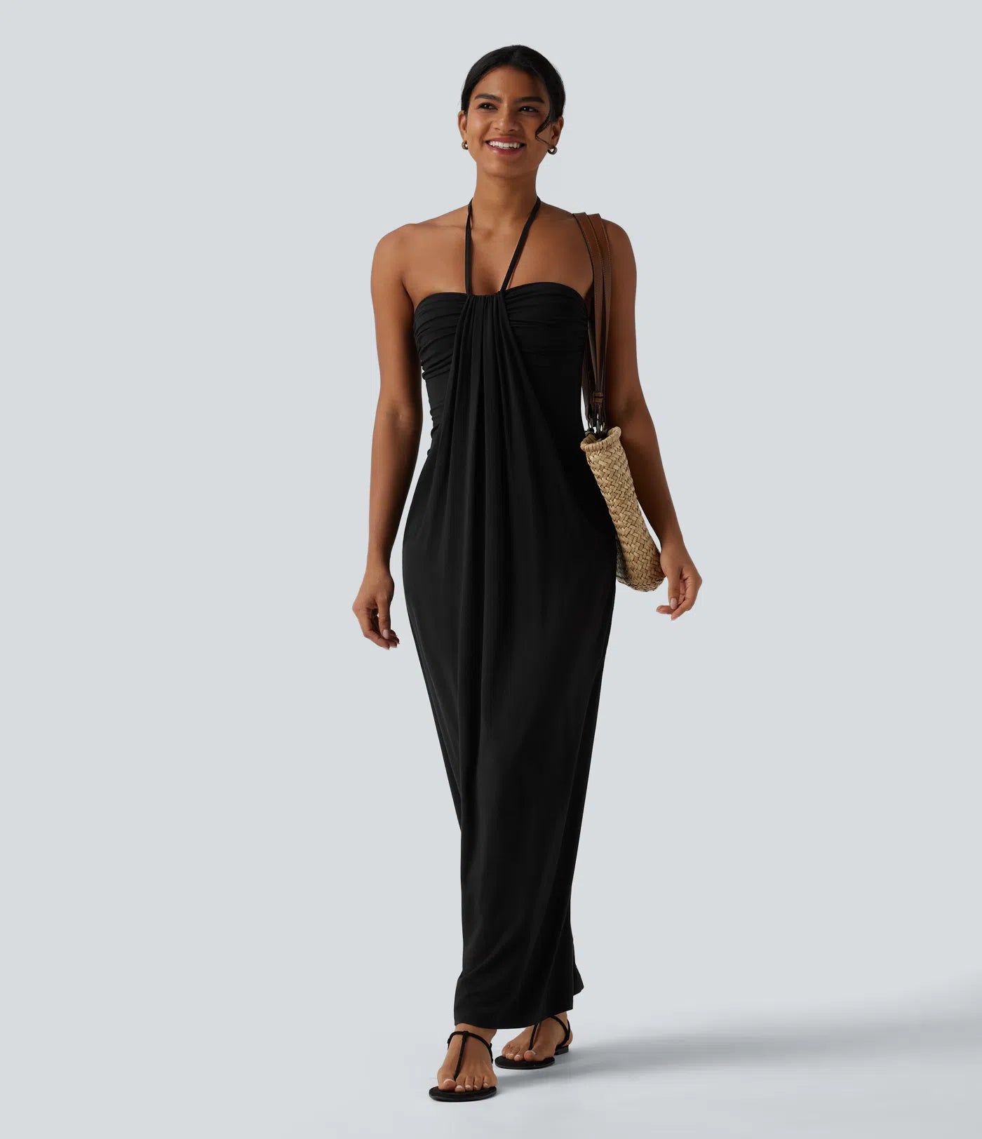 Vestido largo con cuello halter y bolsillos laterales