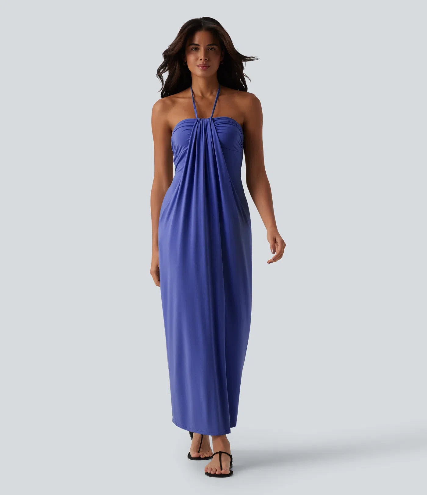 Vestido largo con cuello halter y bolsillos laterales