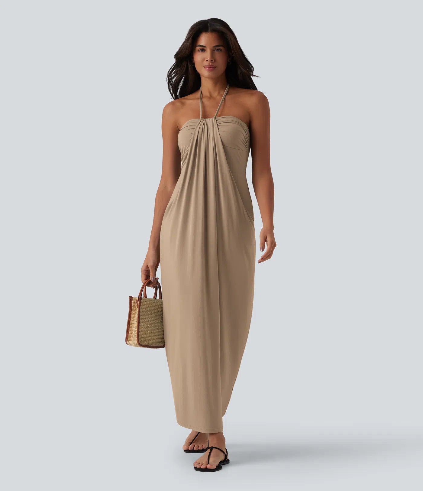 Vestido largo con cuello halter y bolsillos laterales