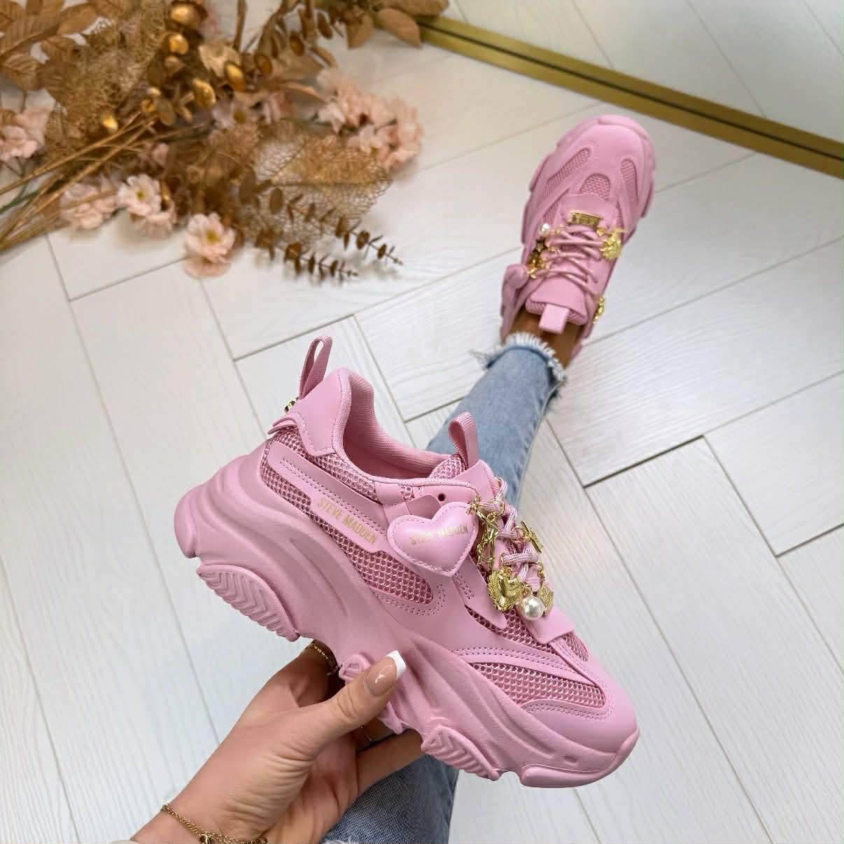 Sneakers Chunky con Charms Dorados